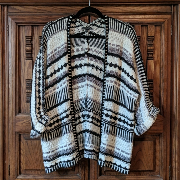 Black & White Knit Cardigan - Picture 3 of 6